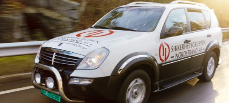 Vekter truet med kniv